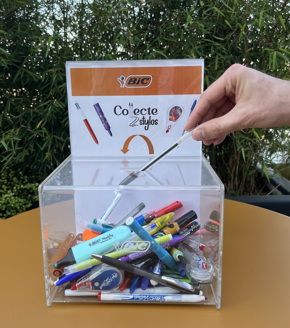 Urne de collecte de stylos BIC